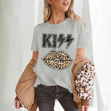 Laden Sie das Bild in den Galerie-Viewer, Rundhals-T-Shirt Mit Leoparden-Lippendruck