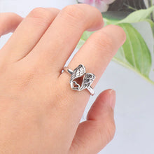 Laden Sie das Bild in den Galerie-Viewer, Ring mit Engel- und Herzdesign