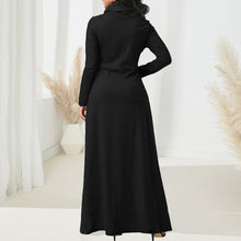 Laden Sie das Bild in den Galerie-Viewer, Monochrom Latz-Maxikleid