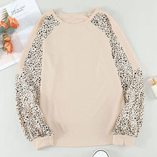 Laden Sie das Bild in den Galerie-Viewer, Langärmliges T-Shirt mit Rundhalsausschnitt und Leopardenmuster