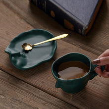 Laden Sie das Bild in den Galerie-Viewer, Kreative Exquisite Künstlerische Kuss-Kaffeetasse aus Keramik