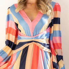 Laden Sie das Bild in den Galerie-Viewer, Getäfeltes Gestreiftes Damenkleid