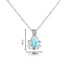 Laden Sie das Bild in den Galerie-Viewer, Leuchtende Lotusblume Halskette