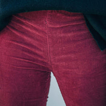 Laden Sie das Bild in den Galerie-Viewer, Cordhosen für Damen