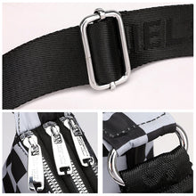 Laden Sie das Bild in den Galerie-Viewer, Exquisite vielseitige modische wasserdichte karierte Umhängetasche aus Nylon