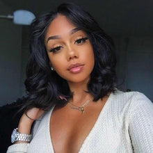 Laden Sie das Bild in den Galerie-Viewer, Kurze Mittlere Gewellte Damenperücke