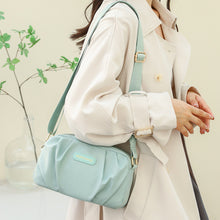 Laden Sie das Bild in den Galerie-Viewer, Einfarbige Plissierte Umhängetasche