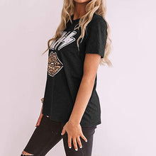 Laden Sie das Bild in den Galerie-Viewer, Rundhals-T-Shirt Mit Leoparden-Lippendruck