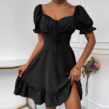 Laden Sie das Bild in den Galerie-Viewer, Einfarbiges gepunktetes kurzärmliges Kleid mit Rüschen