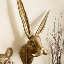 Laden Sie das Bild in den Galerie-Viewer, Anhänger aus Kunstharz mit Tierkopf