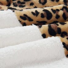 Laden Sie das Bild in den Galerie-Viewer, Pullover mit Leopardenmuster