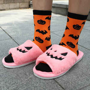 Halloween-Hausschuhe mit Kürbisgesicht