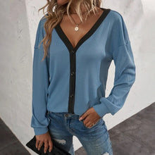 Laden Sie das Bild in den Galerie-Viewer, Strickjacke mit V-Ausschnitt und langen Ärmeln