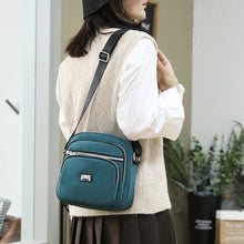 Laden Sie das Bild in den Galerie-Viewer, Einfarbige kleine quadratische Umhängetasche aus Nylon