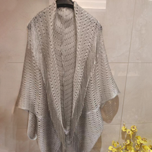 Laden Sie das Bild in den Galerie-Viewer, Schal mit Quasten für Sonnenschutz