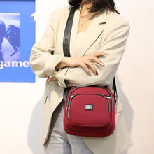 Laden Sie das Bild in den Galerie-Viewer, Einfarbige kleine quadratische Umhängetasche aus Nylon