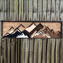 Laden Sie das Bild in den Galerie-Viewer, Handgefertigte Wald- Und Giebeldekoration Aus Holz