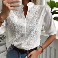 Laden Sie das Bild in den Galerie-Viewer, Bestickte Halbarmbluse mit Blumenmuster