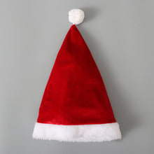 Laden Sie das Bild in den Galerie-Viewer, 3-teiliges Set aus Teddy-Oberteil und Flare-Hose aus süßem rotem Samt mit Weihnachtsmotiv