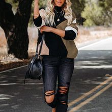 Laden Sie das Bild in den Galerie-Viewer, Modischer Strickpullover mit Rundhalsausschnitt in Kontrastfarbe