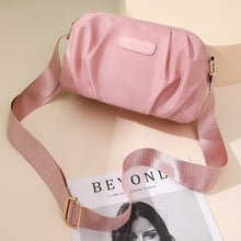 Laden Sie das Bild in den Galerie-Viewer, Einfarbige Plissierte Umhängetasche