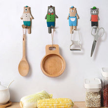 Laden Sie das Bild in den Galerie-Viewer, Niedlicher magnetischer karierter Bär Kühlschrankmagnet