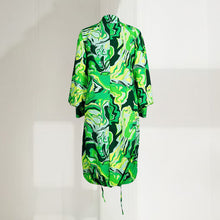 Laden Sie das Bild in den Galerie-Viewer, Modisches Hemdkleid mit Revers und Kordelzug