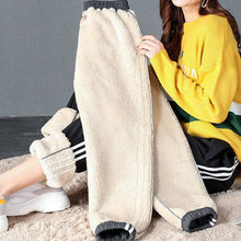 Laden Sie das Bild in den Galerie-Viewer, Plüsch-Jogginghose für Damen