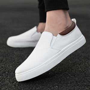 Einfache Segeltuchschuhe für Herren