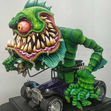 Laden Sie das Bild in den Galerie-Viewer, Wütende Monsterstatue