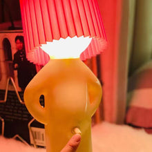 Laden Sie das Bild in den Galerie-Viewer, Eine kreative Lampe des kleinen schüchternen Mannes
