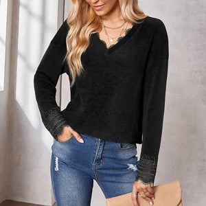 Strickpullover mit V-Ausschnitt aus Spitze