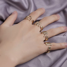 Laden Sie das Bild in den Galerie-Viewer, Damen Buchstaben Ring