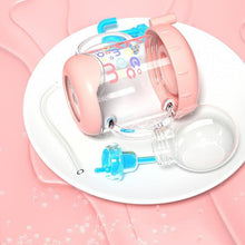 Laden Sie das Bild in den Galerie-Viewer, Babytrinkbecher mit Walspritze