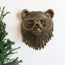Laden Sie das Bild in den Galerie-Viewer, Anhänger aus Kunstharz mit Tierkopf