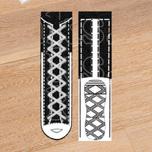Laden Sie das Bild in den Galerie-Viewer, Lustige Socken mit Schnürsenkelaufdruck