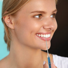 Laden Sie das Bild in den Galerie-Viewer, Einziehbarer Zahnstocher aus Titan