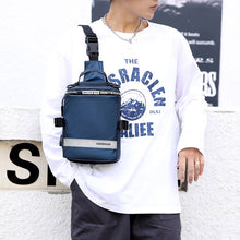 Laden Sie das Bild in den Galerie-Viewer, Diebstahlsichere Herren-Brusttasche mit USB-Ladefunktion