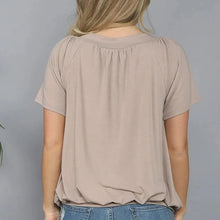Laden Sie das Bild in den Galerie-Viewer, Einfarbiges T-Shirt-Oberteil mit Faltendesign