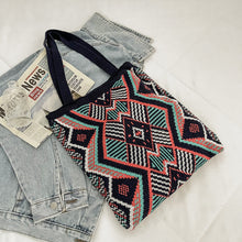Laden Sie das Bild in den Galerie-Viewer, Trendige Einkaufstasche mit ethnischem geometrischem Druck