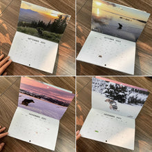 Laden Sie das Bild in den Galerie-Viewer, Lustiges Kalendergeschenk - Kackender Hundekalender