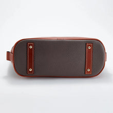 Laden Sie das Bild in den Galerie-Viewer, Muscheltasche aus Leder mit Reißverschluss