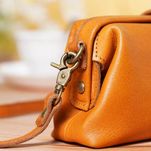 Laden Sie das Bild in den Galerie-Viewer, Vintage handgemachte Ledertasche