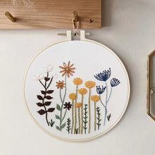 Laden Sie das Bild in den Galerie-Viewer, Florales Stickset