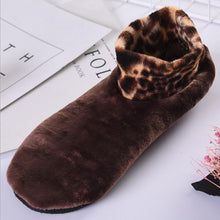 Laden Sie das Bild in den Galerie-Viewer, Rutschfeste Thermosocken für den Innenbereich