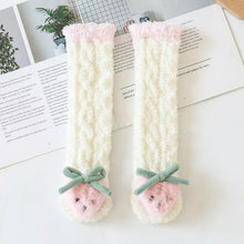 Laden Sie das Bild in den Galerie-Viewer, Flauschige Wintersocken für Babys