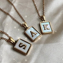 Laden Sie das Bild in den Galerie-Viewer, Damen Buchstabe Halskette aus Edelstahl