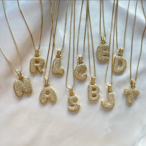 Halskette mit eisgekühltem Alphabet-Kristall-Anhänger