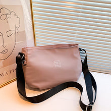 Laden Sie das Bild in den Galerie-Viewer, Klassische Umhängetasche aus massivem Nylon