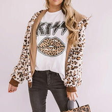Laden Sie das Bild in den Galerie-Viewer, Rundhals-T-Shirt Mit Leoparden-Lippendruck